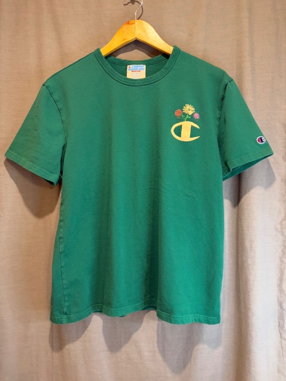 Champion Women's Medium T-Shirt Flowers Logo Green Activewear Short Sleeve